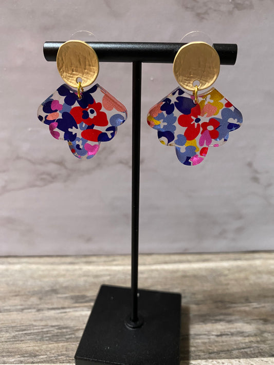 Floral Scalloped Dangle Earrings